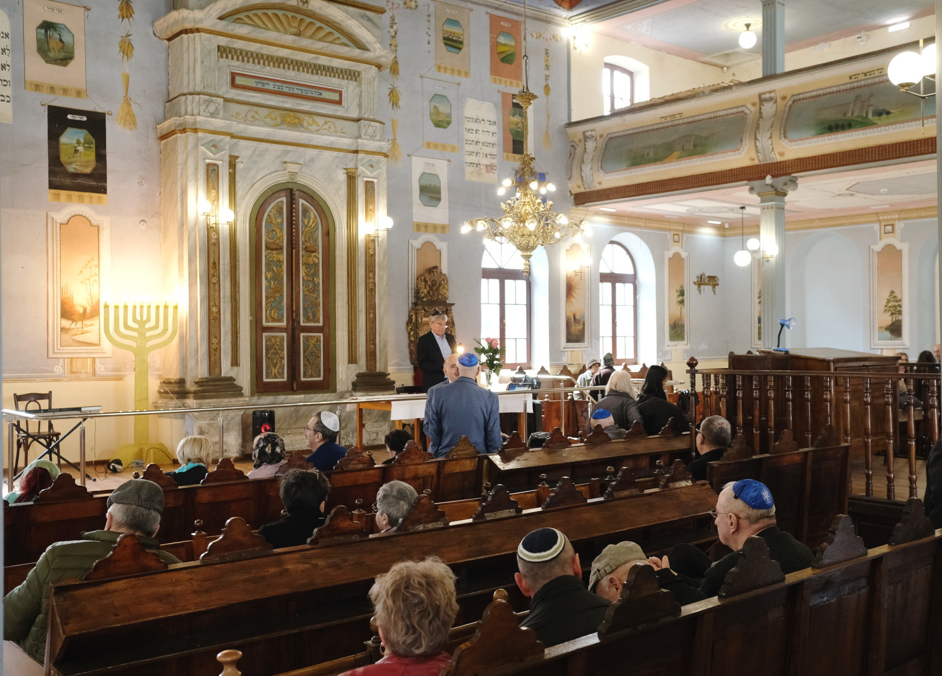 Gemeinsames Purimfest in der teilrenovierten Synagoge in Bacău