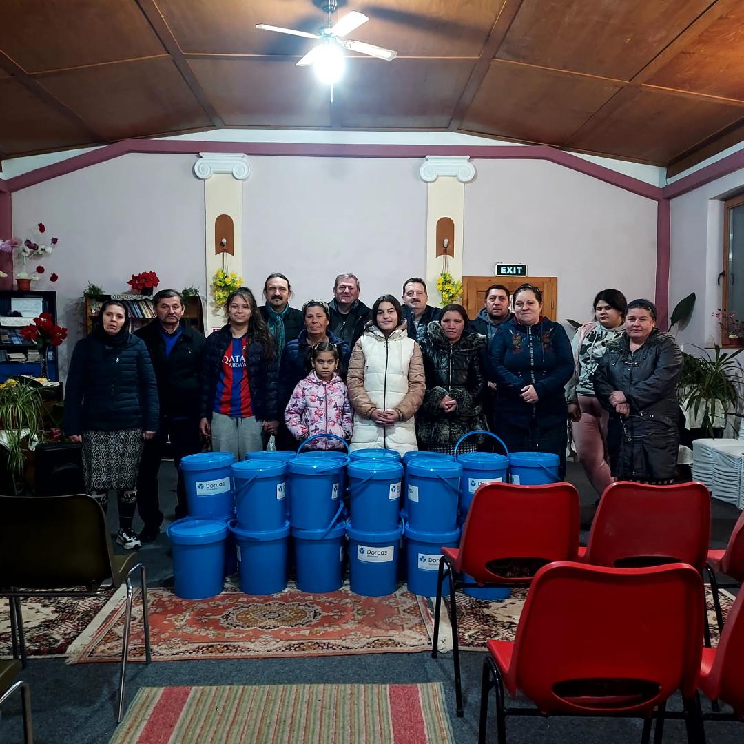 Maurer-Stiftung verteilte fast 100 blaue Eimer